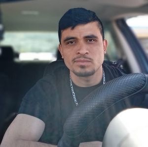 Meet your Posher, Ezequiel